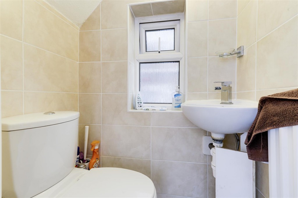 Goodwood Road, Wollaton, Nottinghamshire, NG8 2FT