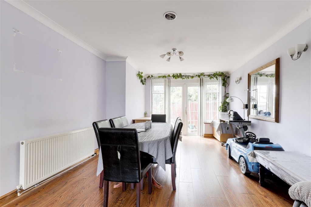 Goodwood Road, Wollaton, Nottinghamshire, NG8 2FT