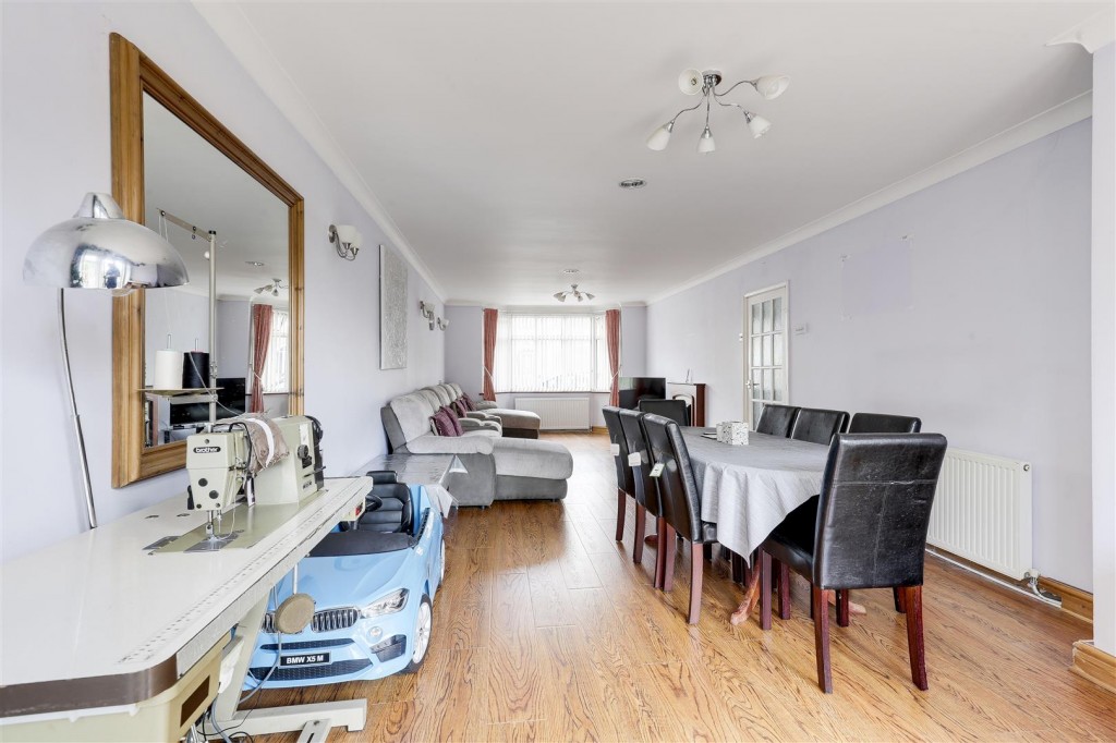 Goodwood Road, Wollaton, Nottinghamshire, NG8 2FT