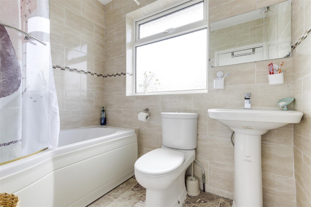 Goodwood Road, Wollaton, Nottinghamshire, NG8 2FT