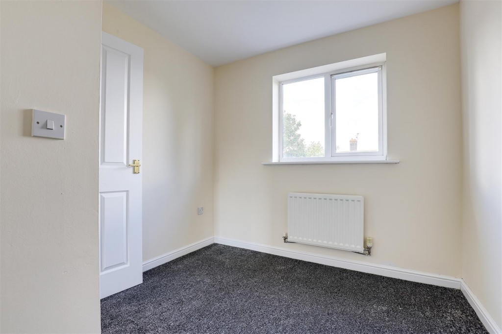 Edmonstone Crescent, Bestwood, Nottingham, NG5 5UW