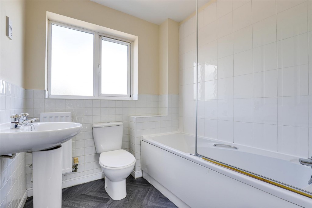 Edmonstone Crescent, Bestwood, Nottingham, NG5 5UW