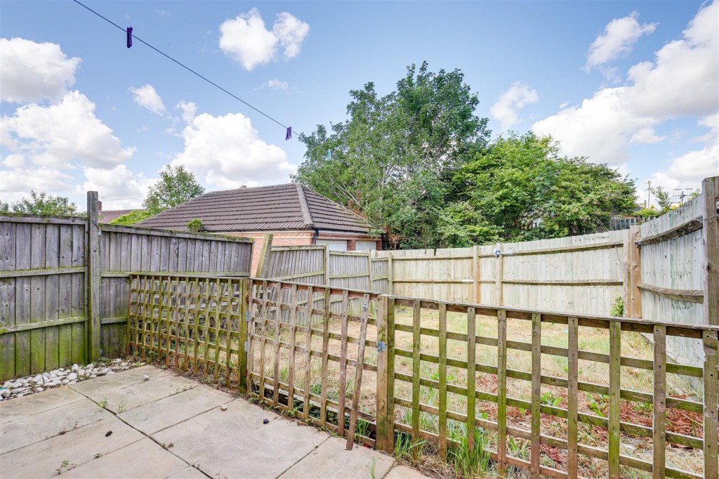 Edmonstone Crescent, Bestwood, Nottingham, NG5 5UW