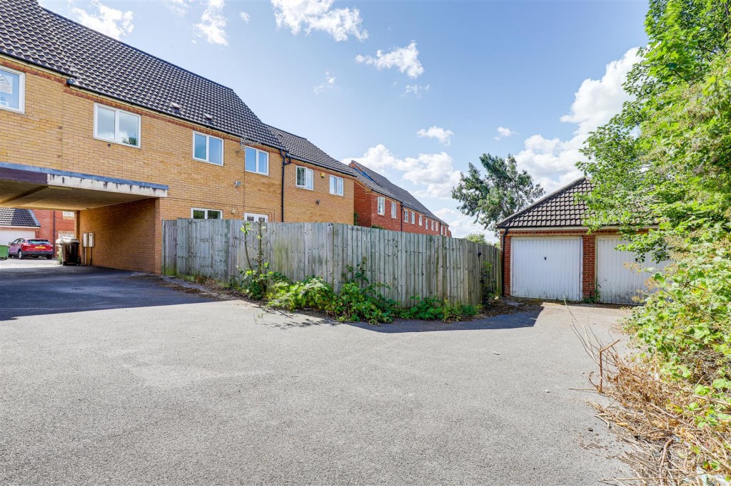 Edmonstone Crescent, Bestwood, Nottingham, NG5 5UW
