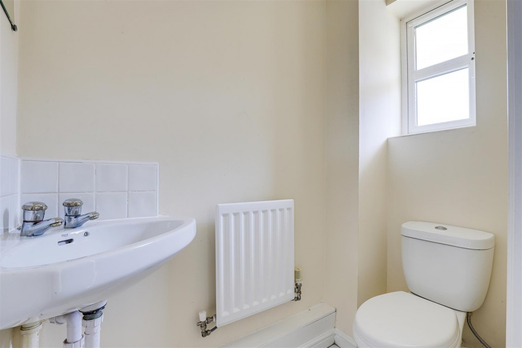 Edmonstone Crescent, Bestwood, Nottingham, NG5 5UW