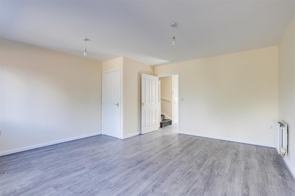 Edmonstone Crescent, Bestwood, Nottingham, NG5 5UW