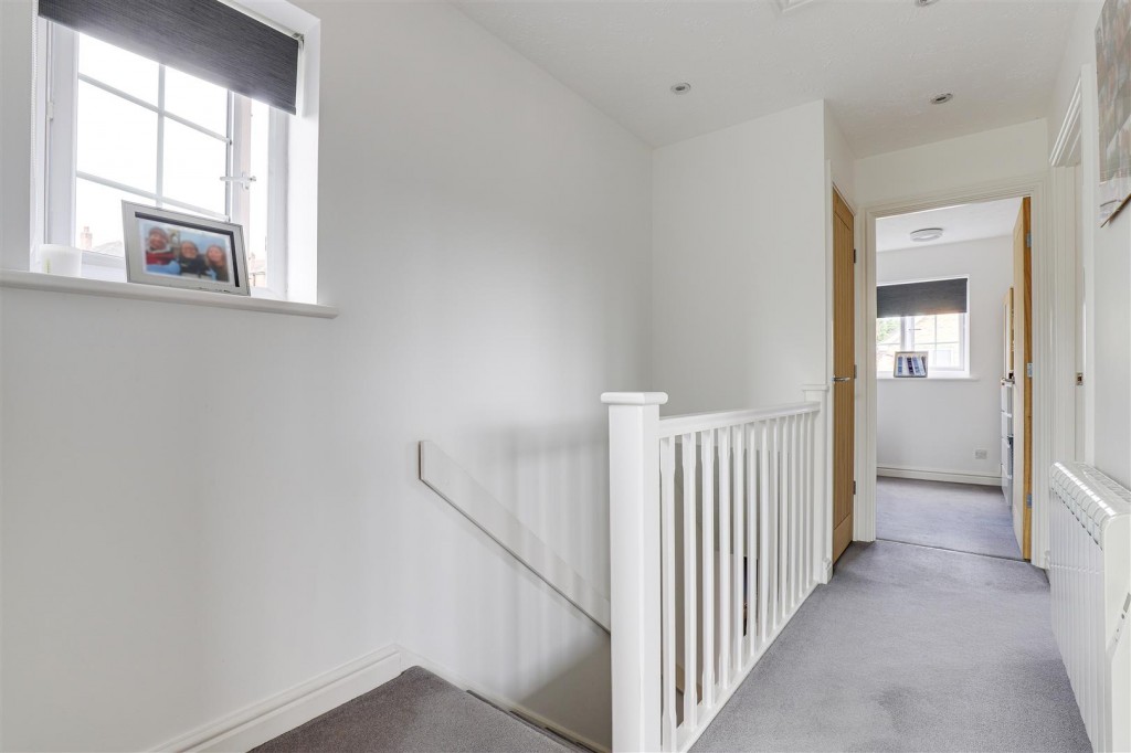 Hillcrest View, Carlton, Nottinghamshire, NG4 1LQ