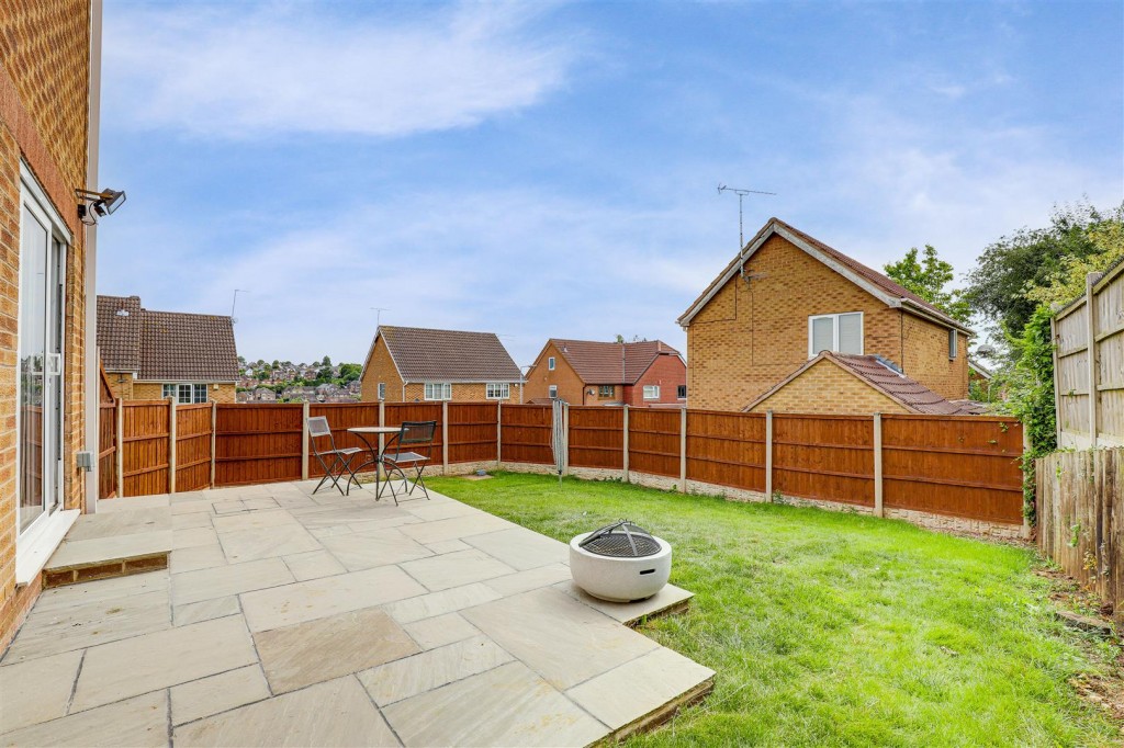 Hillcrest View, Carlton, Nottinghamshire, NG4 1LQ