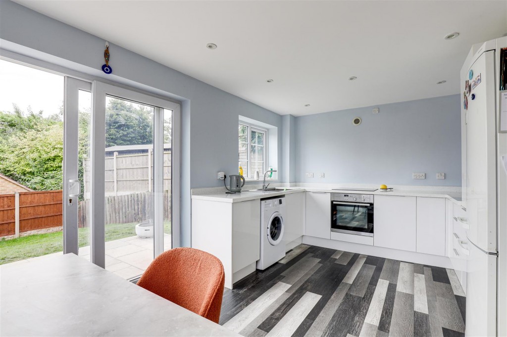 Hillcrest View, Carlton, Nottinghamshire, NG4 1LQ