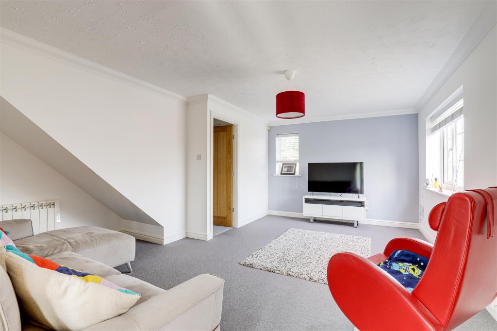 Hillcrest View, Carlton, Nottinghamshire, NG4 1LQ
