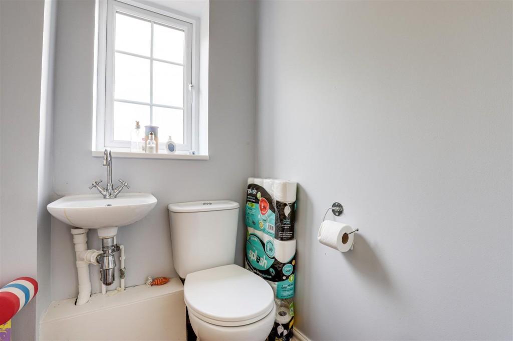 Hillcrest View, Carlton, Nottinghamshire, NG4 1LQ