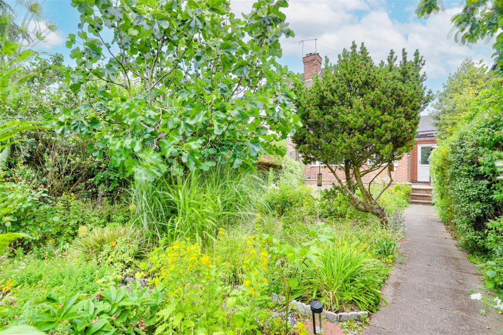 Ruddington Lane, Wilford, Nottinghamshire, NG11 7BY