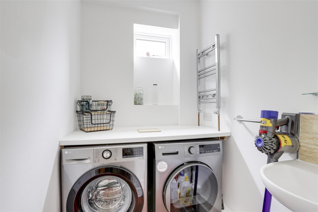 Ruddington Lane, Wilford, Nottinghamshire, NG11 7BY
