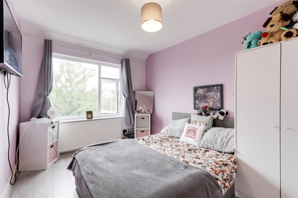 Calverton Road, Arnold, Nottinghamshire, NG5 8FS