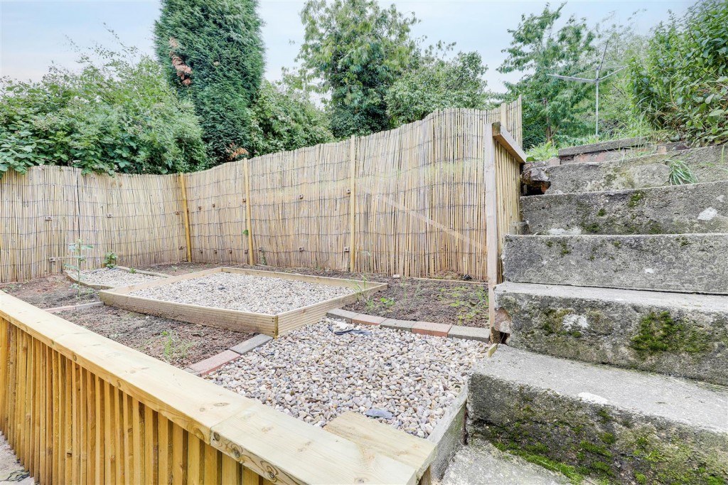 Calverton Road, Arnold, Nottinghamshire, NG5 8FS