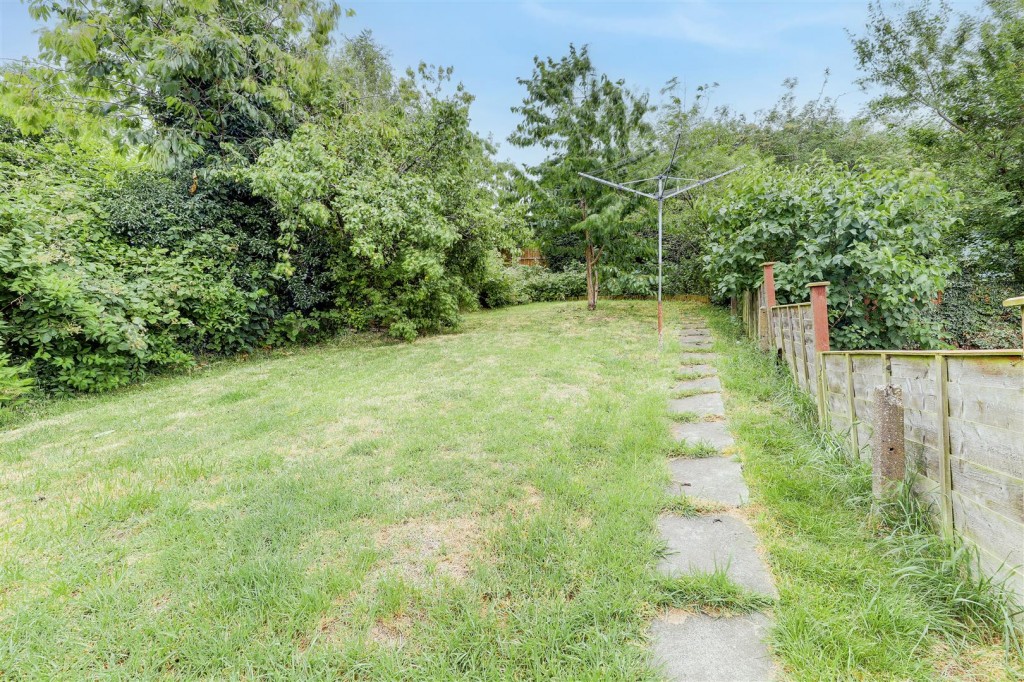 Calverton Road, Arnold, Nottinghamshire, NG5 8FS