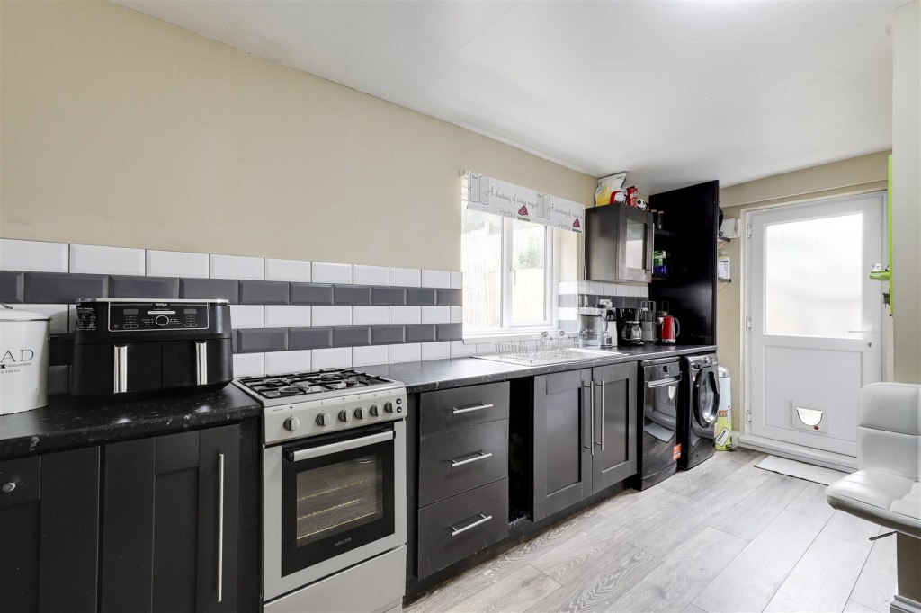 Calverton Road, Arnold, Nottinghamshire, NG5 8FS