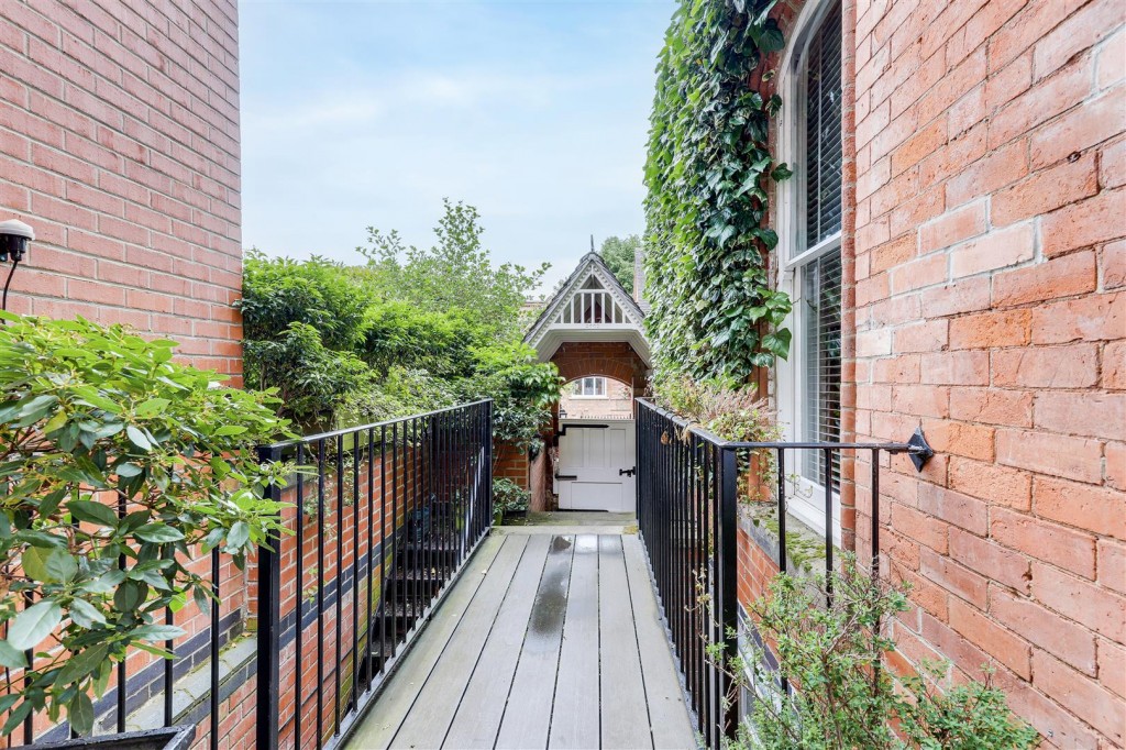 Lenton Avenue, The Park, Nottingham, NG7 1DX