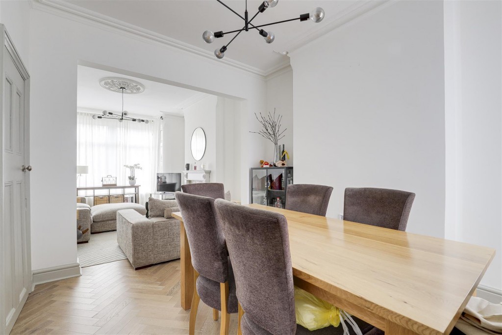 Melton Road, West Bridgford, Nottinghamshire, NG2 7NF