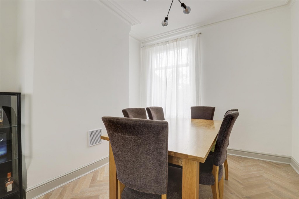 Melton Road, West Bridgford, Nottinghamshire, NG2 7NF