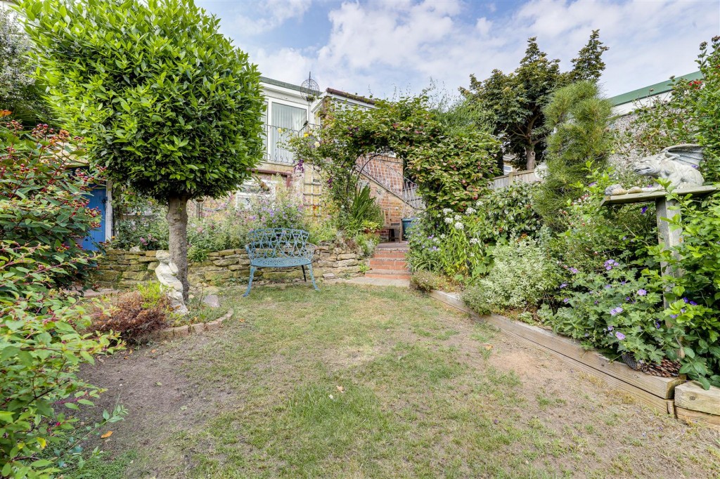 Langdale Road, Bakersfield, Nottinghamshire, NG3 7FE