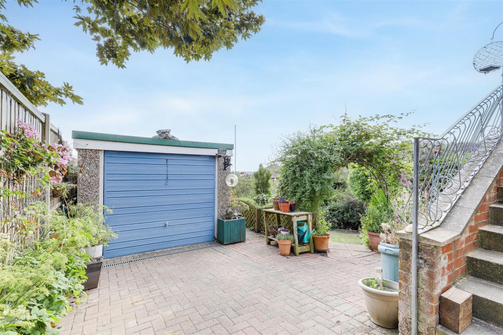 Langdale Road, Bakersfield, Nottinghamshire, NG3 7FE