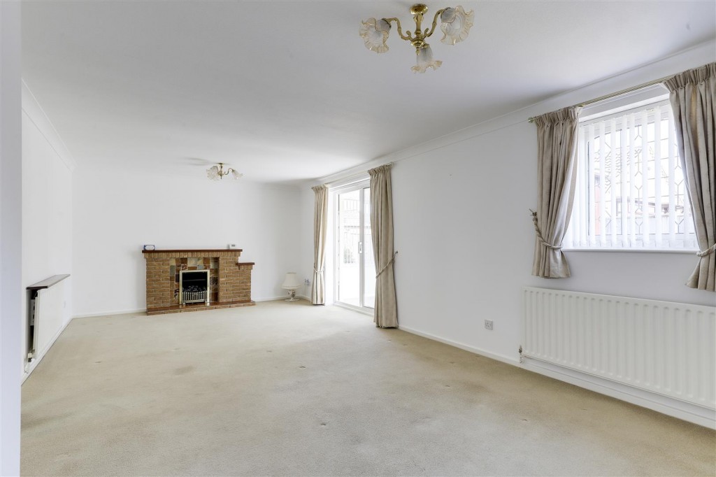 Ashwater Drive, Gedling, Nottinghamshire, NG3 5SJ