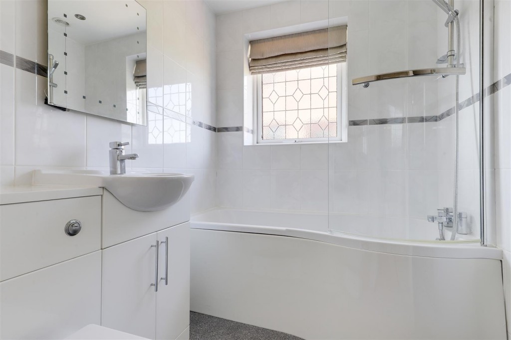 Ashwater Drive, Gedling, Nottinghamshire, NG3 5SJ