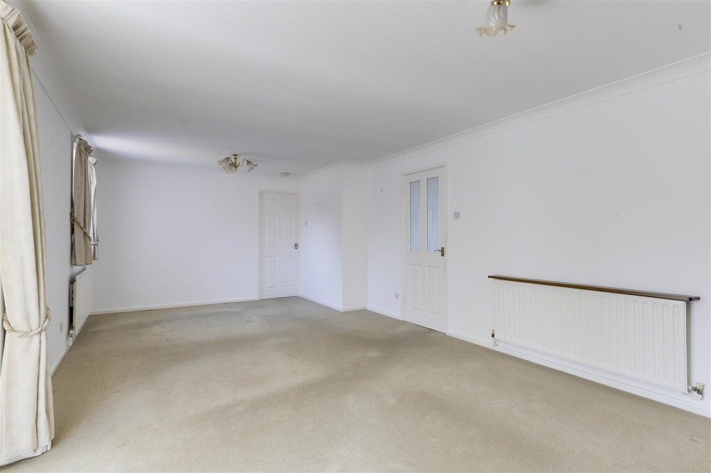 Ashwater Drive, Gedling, Nottinghamshire, NG3 5SJ