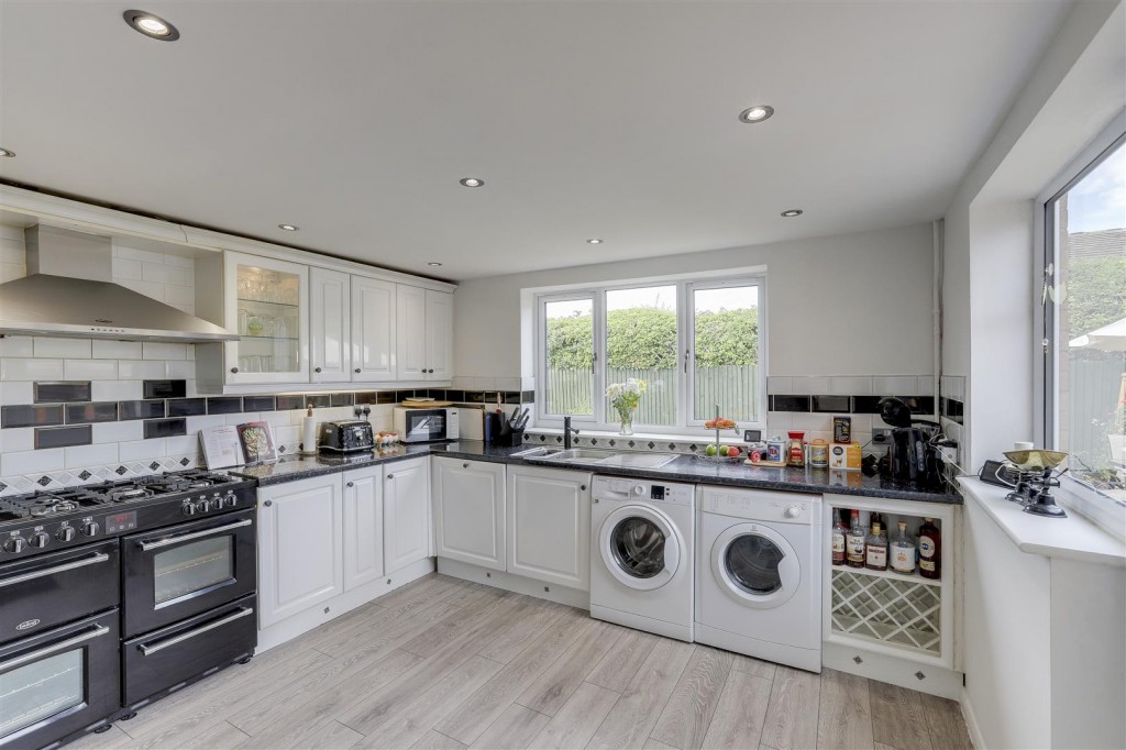 Leen Drive, Hucknall, Nottinghamshire, NG15 8BW