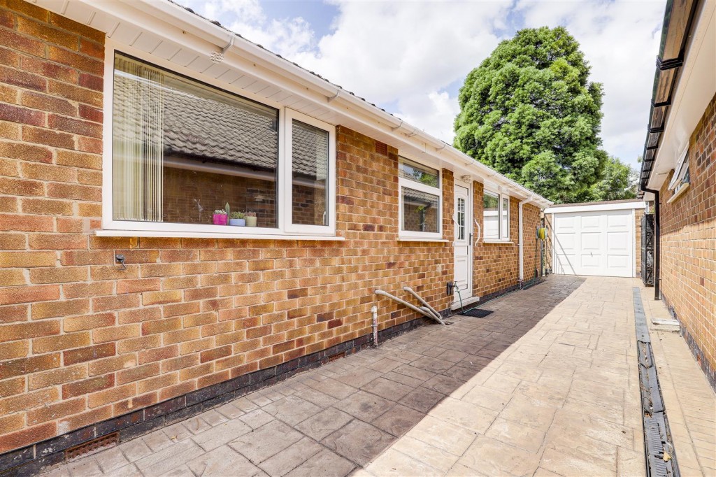 Cherrywood Gardens, Carlton, Nottinghamshire, NG3 6LR