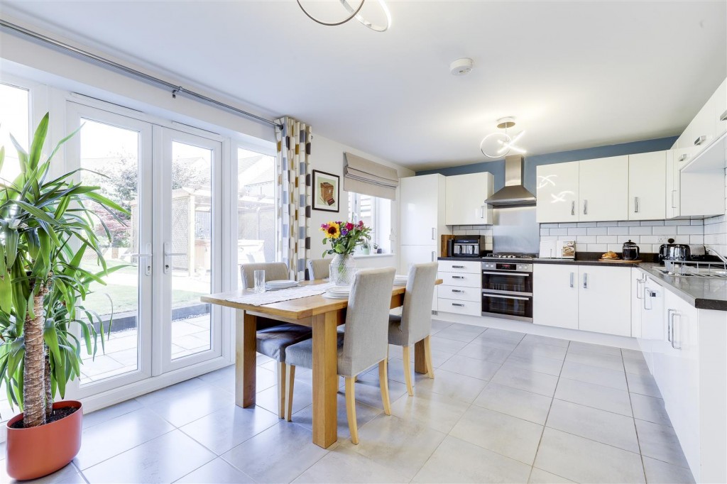 Mitford Drive, Arnold, Nottinghamshire, NG5 8BR