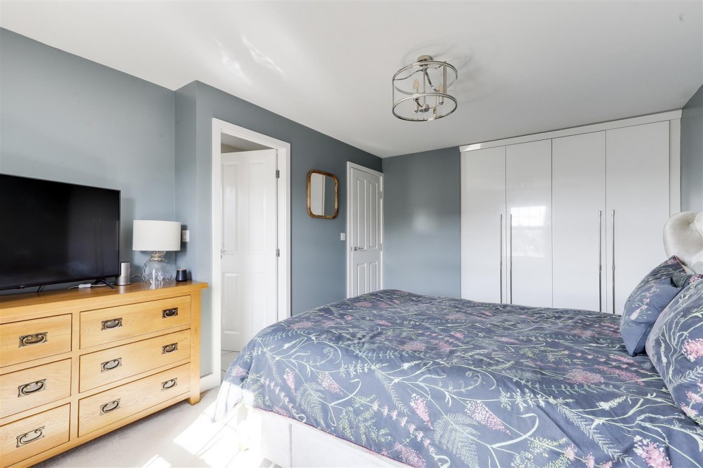 Mitford Drive, Arnold, Nottinghamshire, NG5 8BR