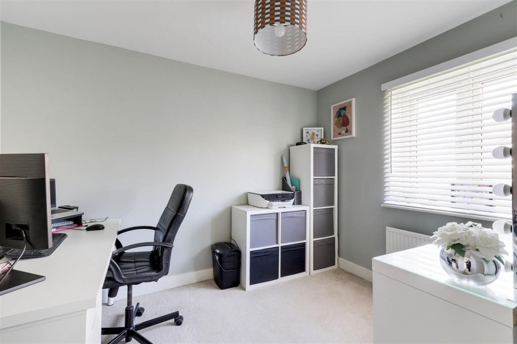 Mitford Drive, Arnold, Nottinghamshire, NG5 8BR