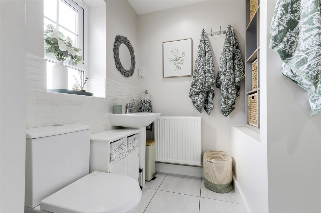 Mitford Drive, Arnold, Nottinghamshire, NG5 8BR
