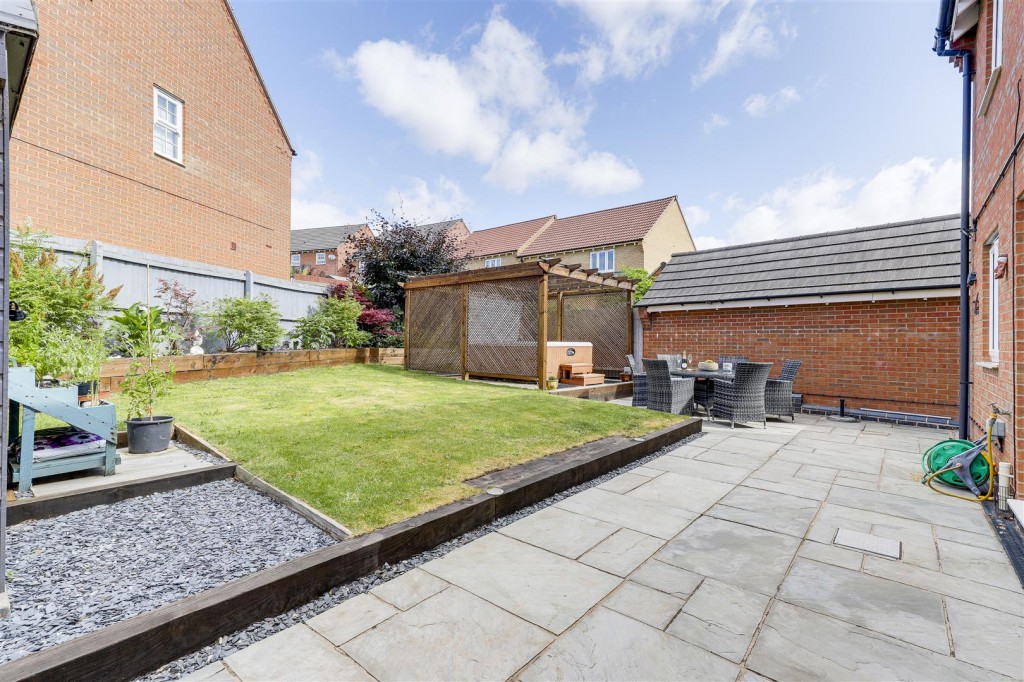 Mitford Drive, Arnold, Nottinghamshire, NG5 8BR