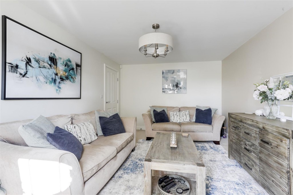 Mitford Drive, Arnold, Nottinghamshire, NG5 8BR
