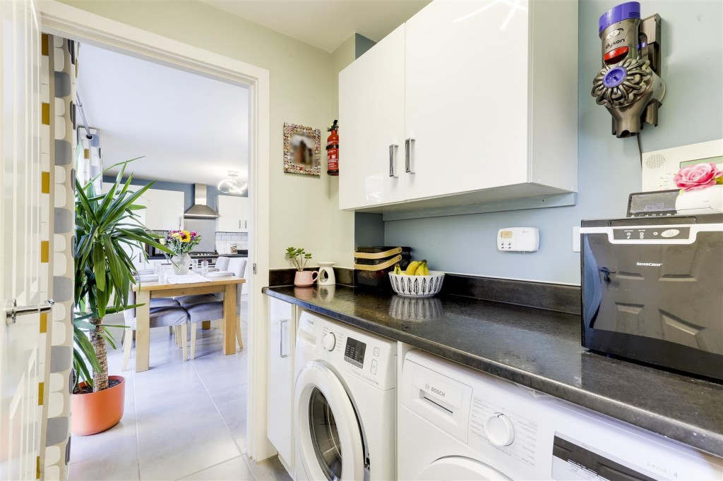 Mitford Drive, Arnold, Nottinghamshire, NG5 8BR