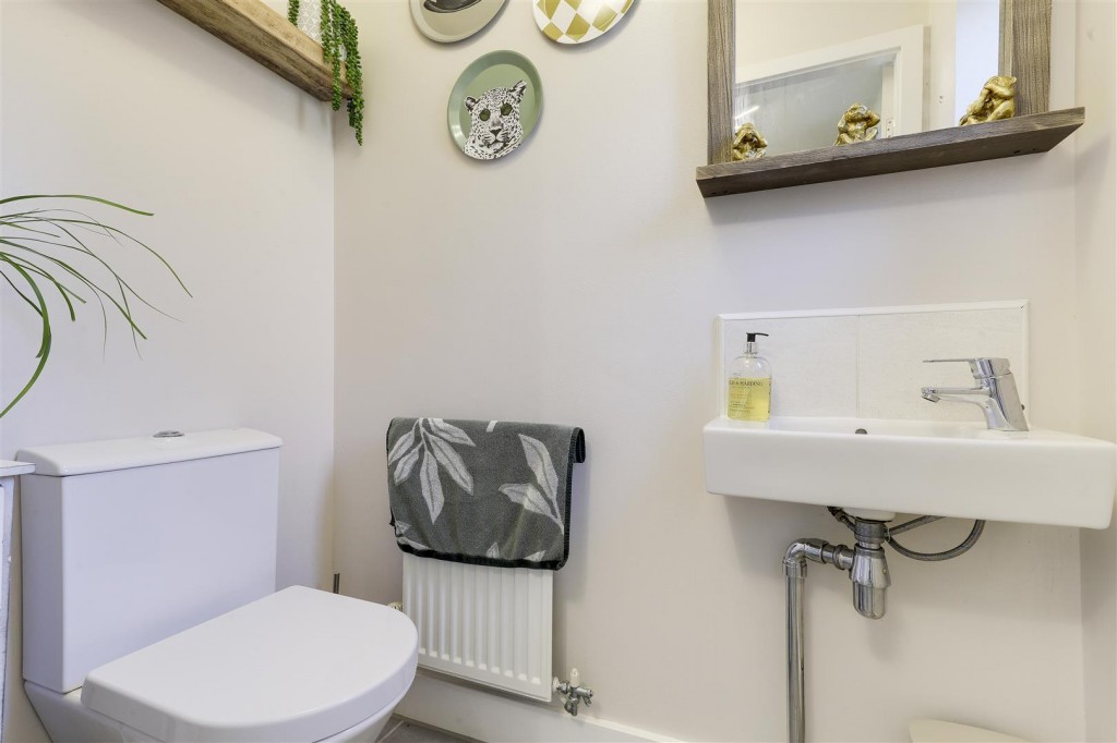 Mitford Drive, Arnold, Nottinghamshire, NG5 8BR