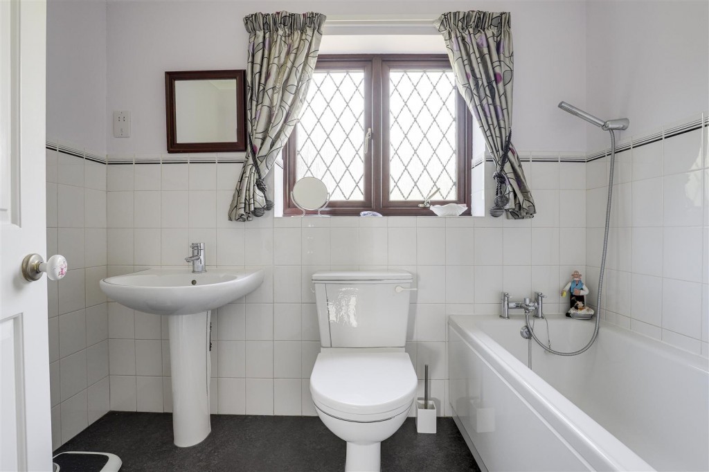 Hallfields, Edwalton, Nottinghamshire, NG12 4AA