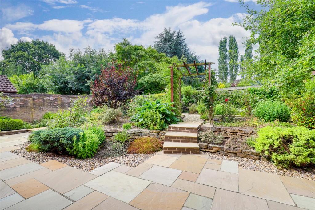 Hallfields, Edwalton, Nottinghamshire, NG12 4AA