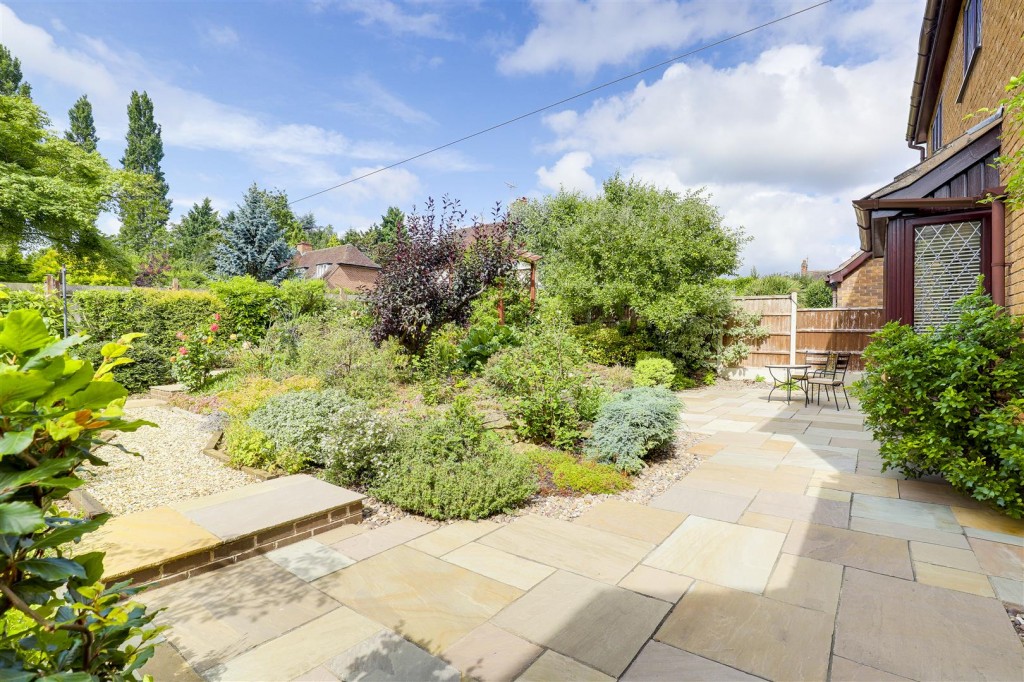 Hallfields, Edwalton, Nottinghamshire, NG12 4AA
