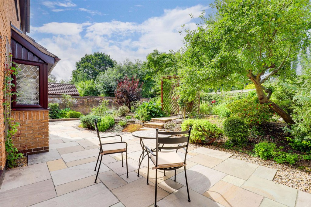 Hallfields, Edwalton, Nottinghamshire, NG12 4AA