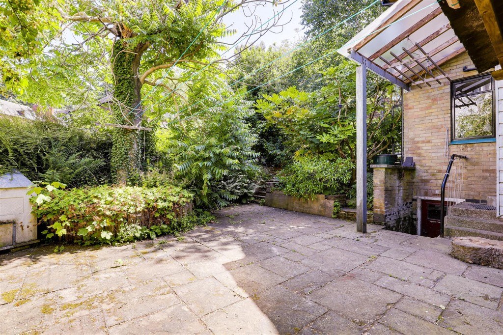 Tavistock Avenue, Mapperley Park, Nottinghamshire, NG3 5BD