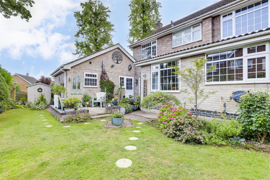 Middleton Close, Nuthall, Nottinghamshire, NG16 1BX