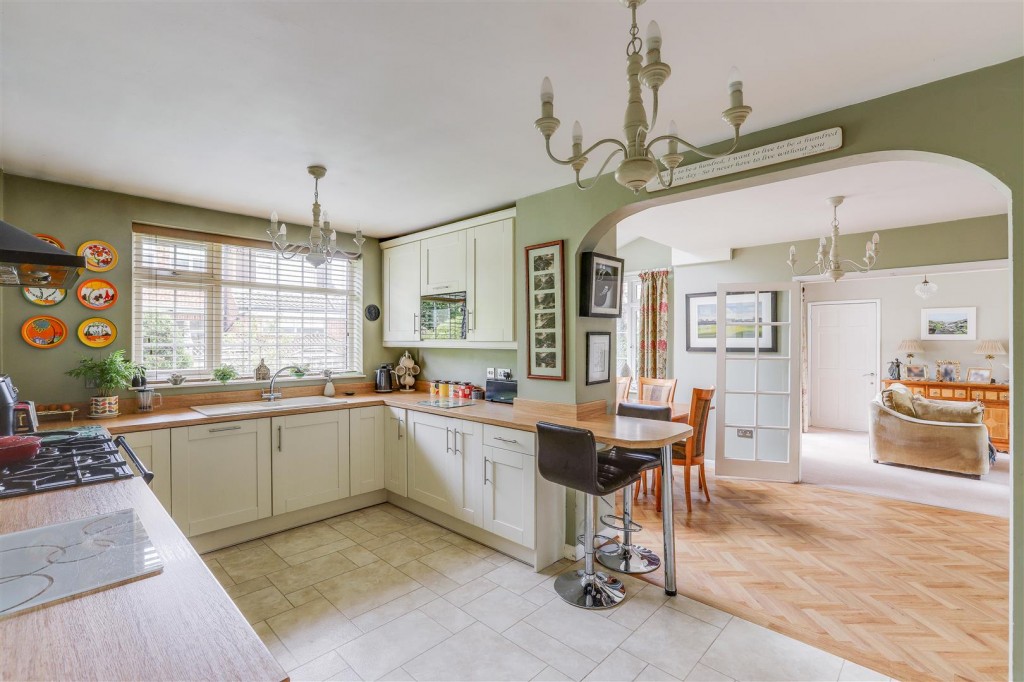 Middleton Close, Nuthall, Nottinghamshire, NG16 1BX