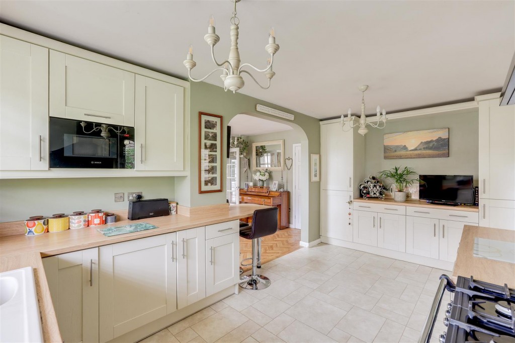Middleton Close, Nuthall, Nottinghamshire, NG16 1BX
