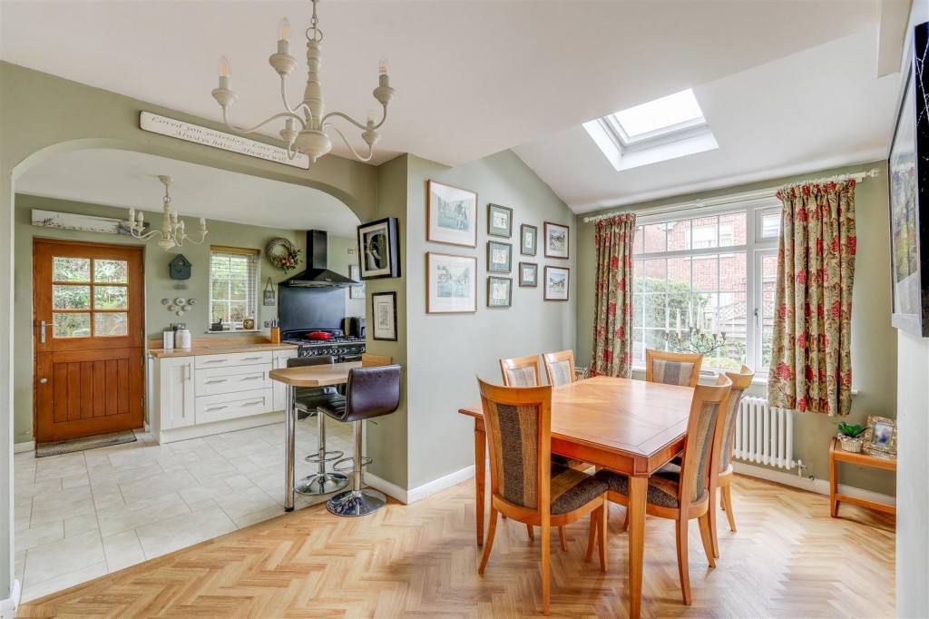 Middleton Close, Nuthall, Nottinghamshire, NG16 1BX