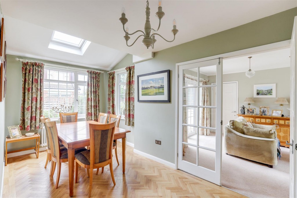 Middleton Close, Nuthall, Nottinghamshire, NG16 1BX
