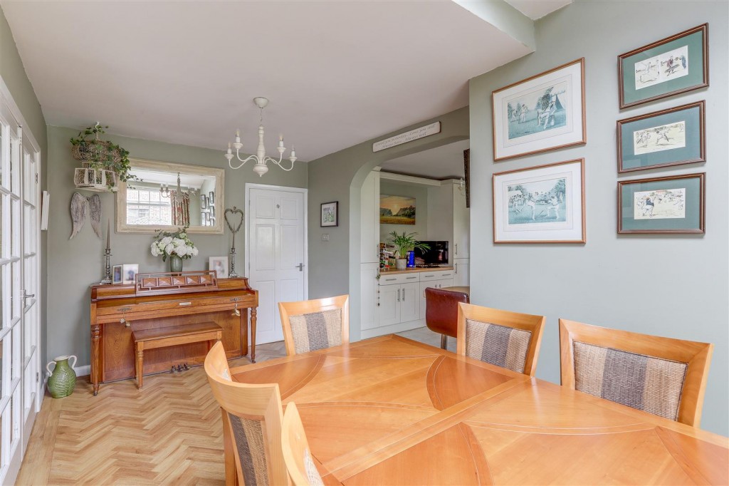 Middleton Close, Nuthall, Nottinghamshire, NG16 1BX